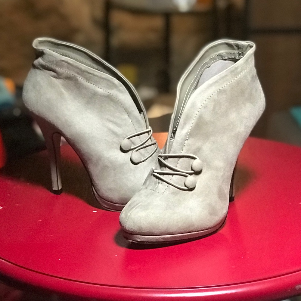 APT. 9 Defined Comfort beige booties